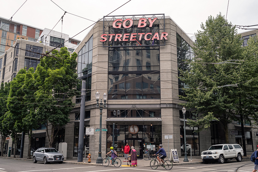 GO BY STREETCAR 自転車の街